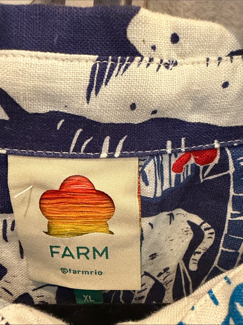 Farm rio Tropical Print Button-Up jumper nwt ptp 26 length 35 rare pattern!!! - Picture 7 of 10